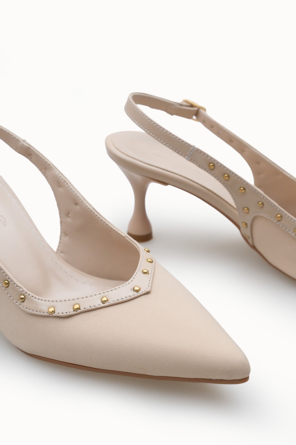 Riccon Kadın Sivri Burunlu Arkası Açık İnce Topuklu Ayakkabı 0012553 Mat Ten
