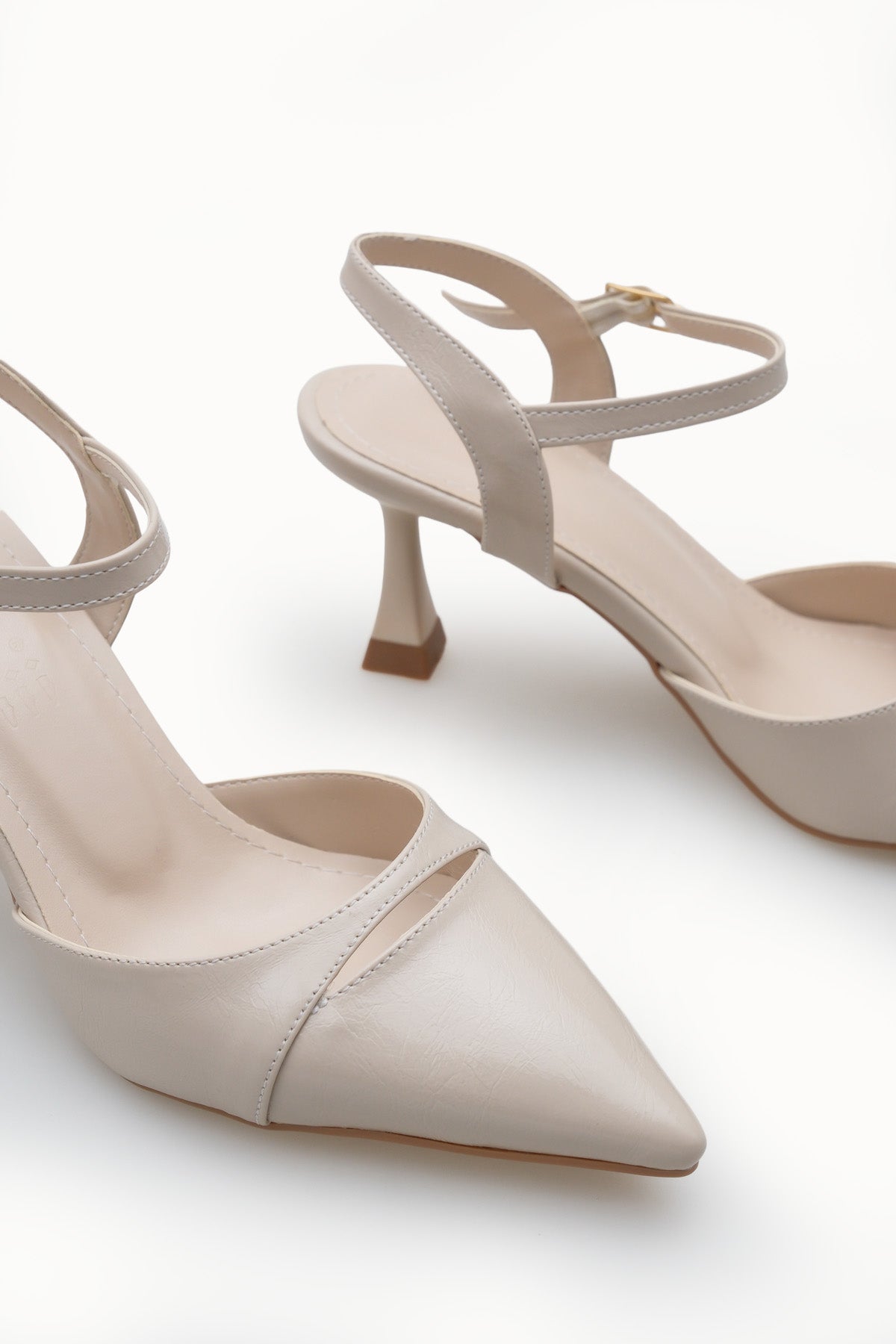 Riccon Kadın Sivri Burunlu Arkası Açık İnce Topuklu Ayakkabı 0012727 Ten Cilt