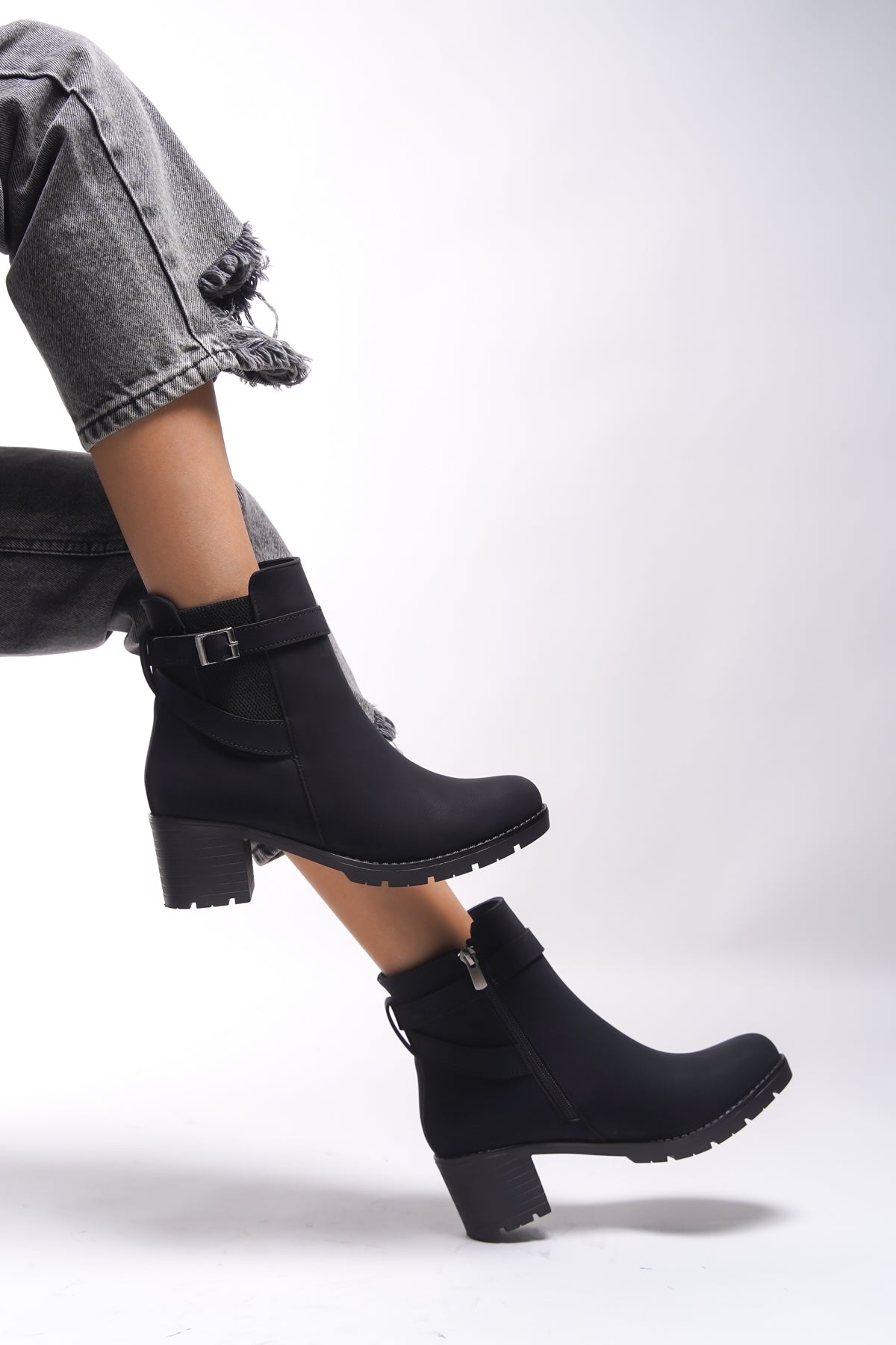 Riccon Lilixipha Kadın Toka Detaylı Lastikli Topuklu Bot 0012730