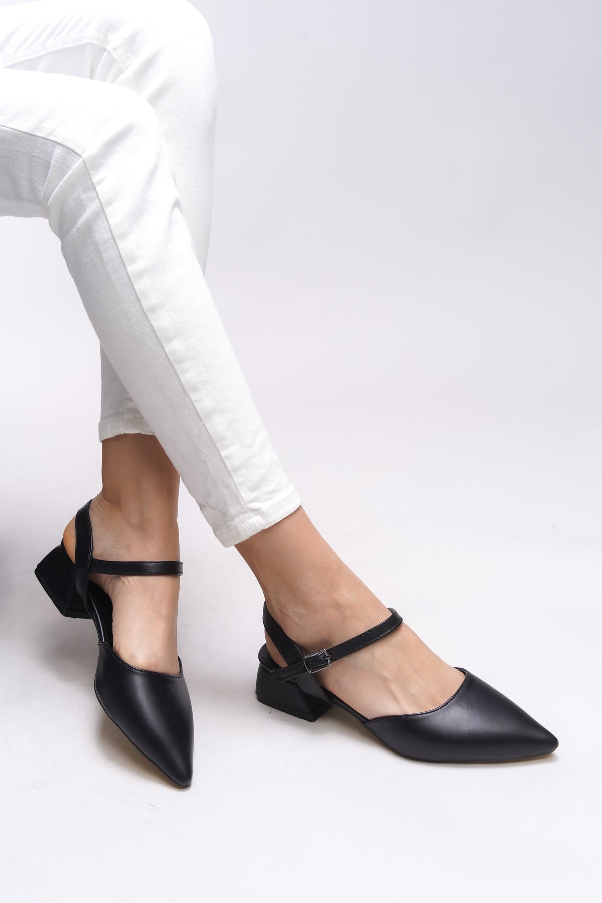 Riccon Heilleia Kadın Arkası Açık Sivri Burun Topuklu Ayakkabı 0012335