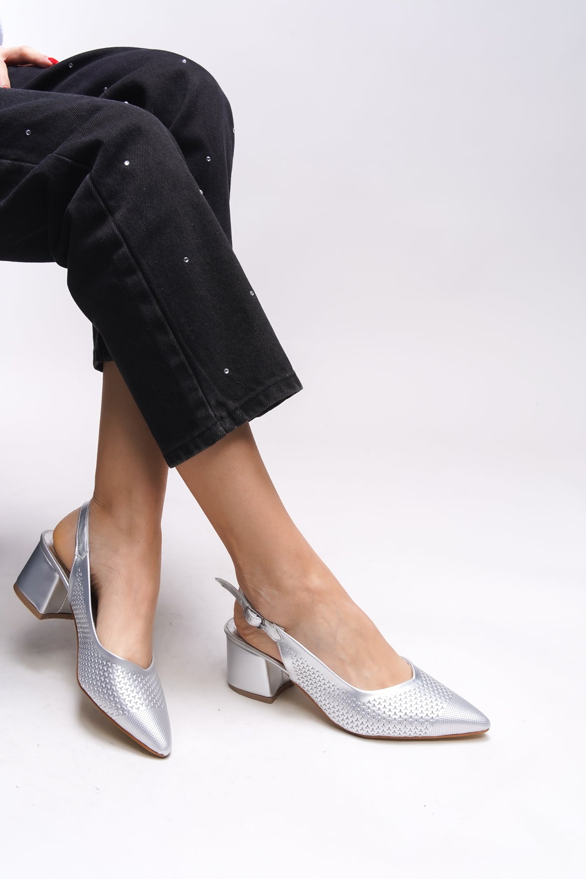 Riccon Maudthyl Kadın Arkası Açık Sivri Burun Kalın Topuklu Ayakkabı 0012443