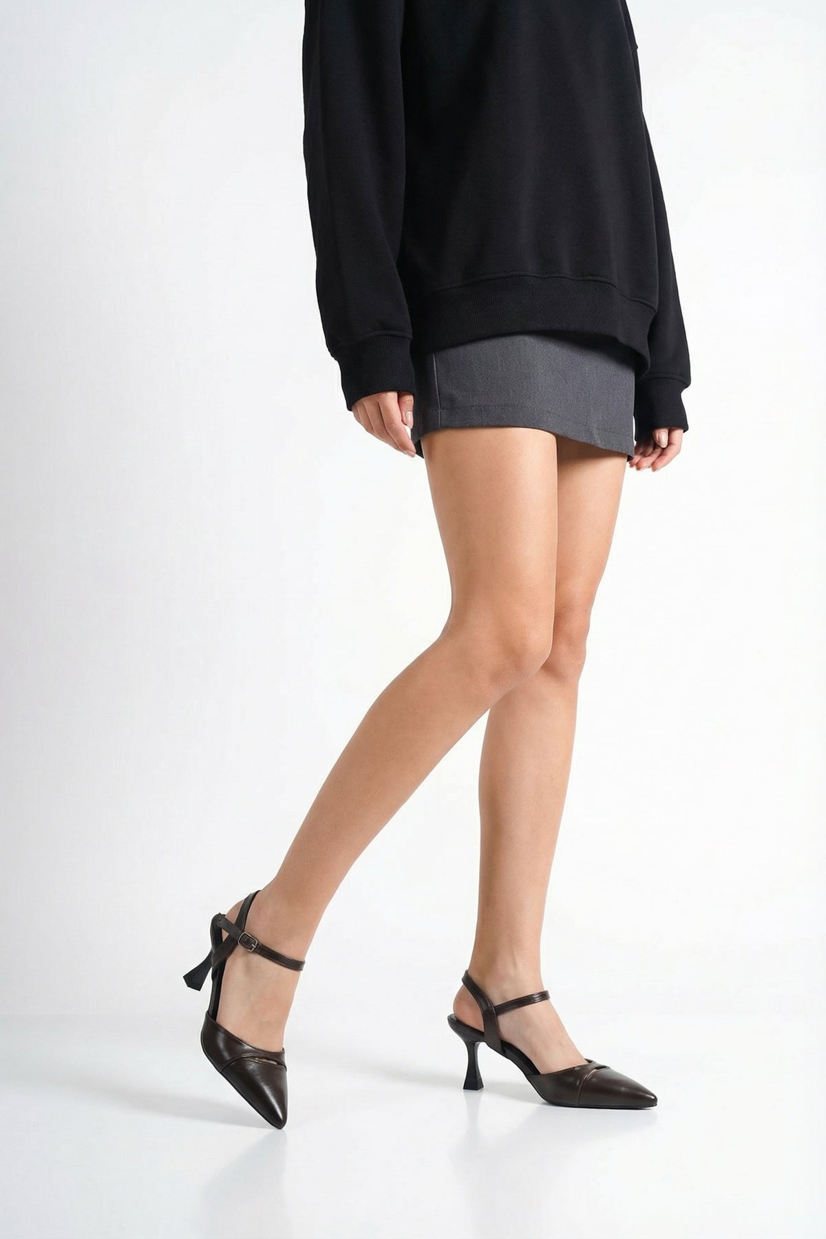 Riccon Kadın Sivri Burunlu Arkası Açık İnce Topuklu Ayakkabı 0012727 Kahverengi Cilt