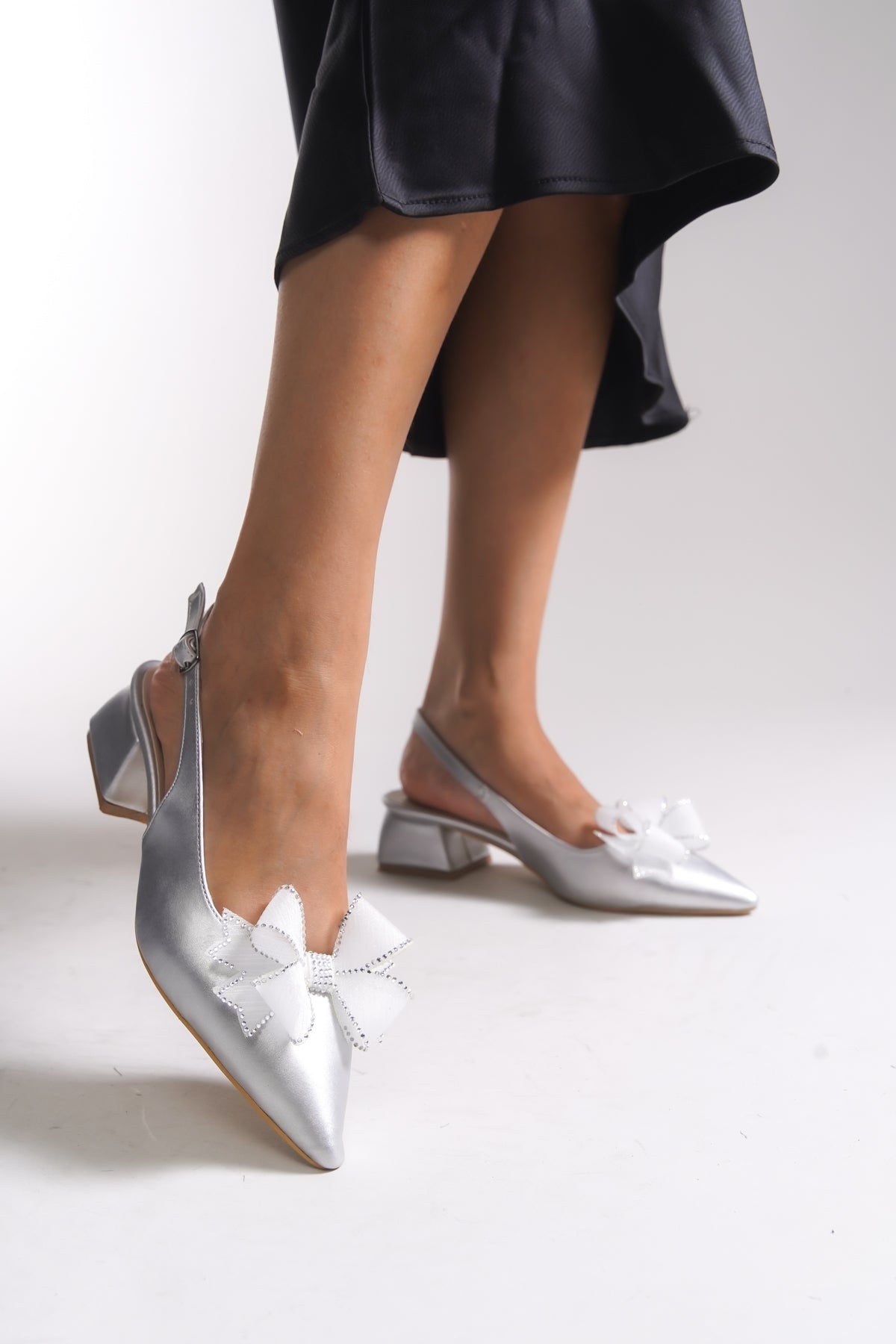 Riccon Elyenria Arkası Açık Sivri Burunlu Kadın Topuklu Ayakkabı 0012126