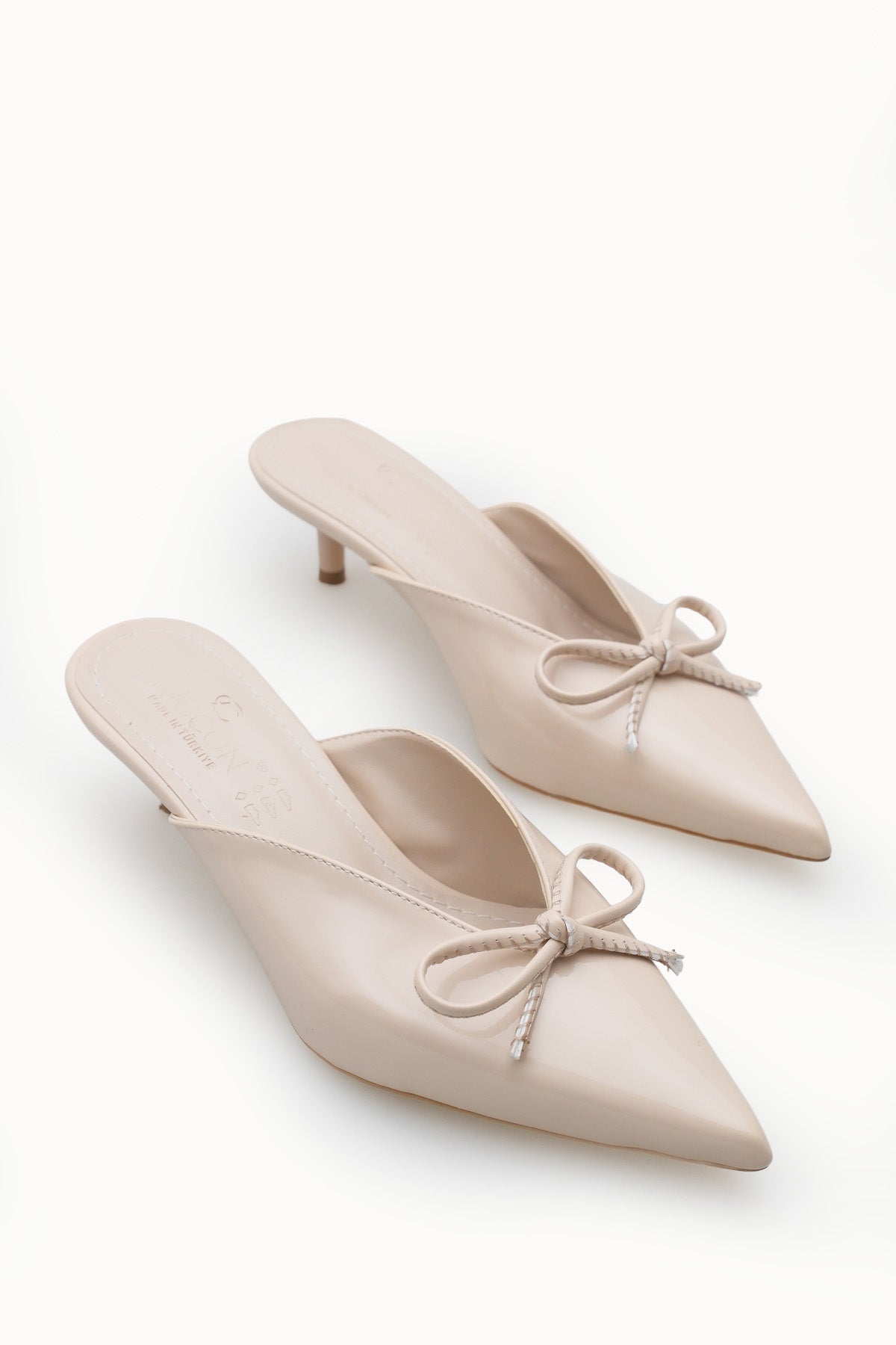 Riccon Kadın Sivri Burunlu İnce Topuklu Terlik 0012211 Ten Rugan