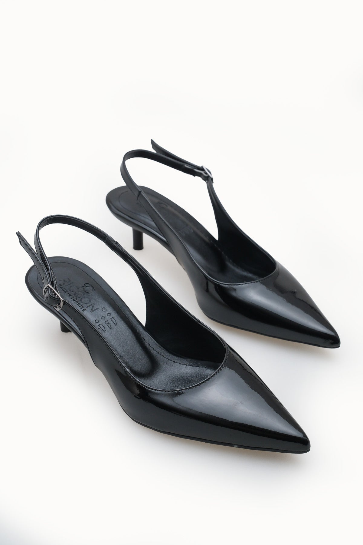 Riccon Kadın Sivri Burunlu Arkası Açık İnce Topuklu Ayakkabı 0012200 Siyah Rugan
