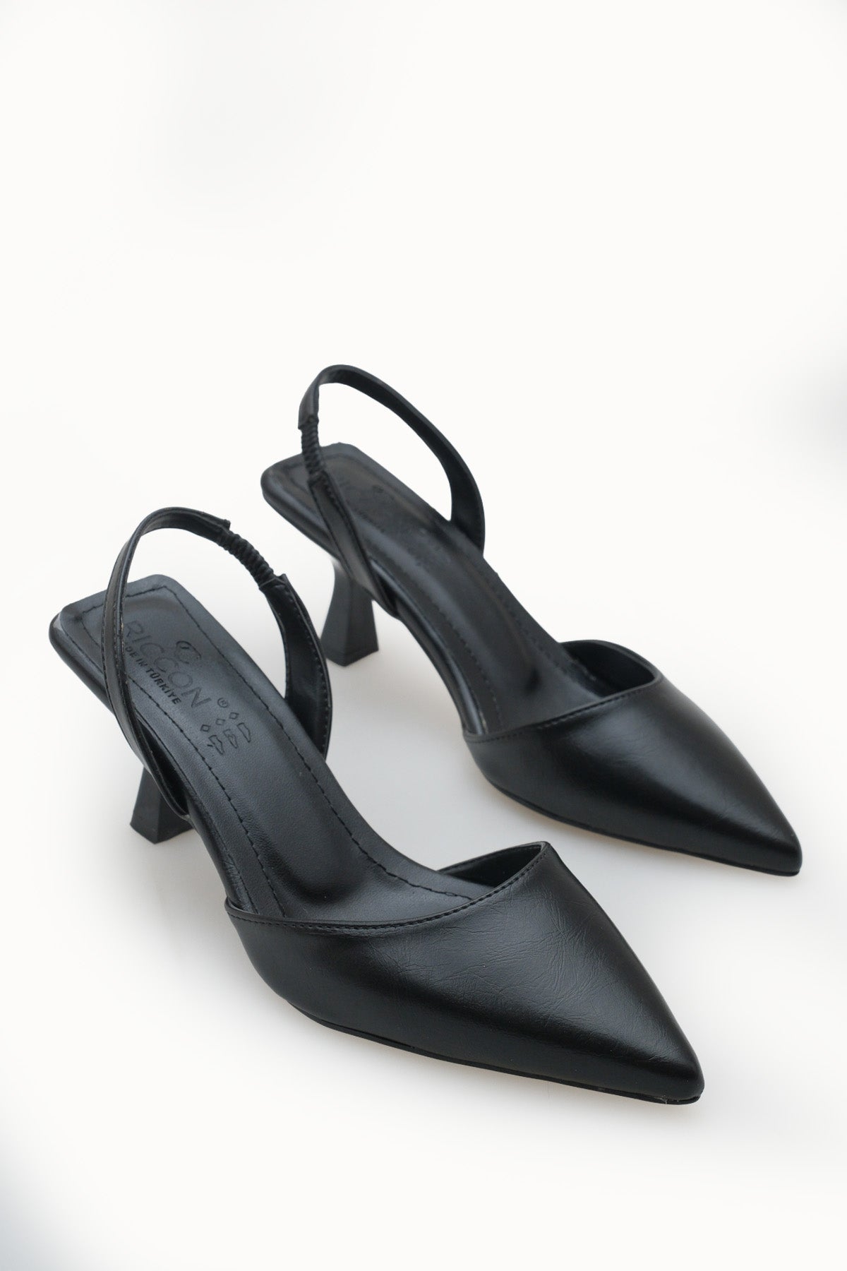 Riccon Kadın Sivri Burunlu Arkası Açık İnce Topuklu Ayakkabı 001206 Siyah Rustik