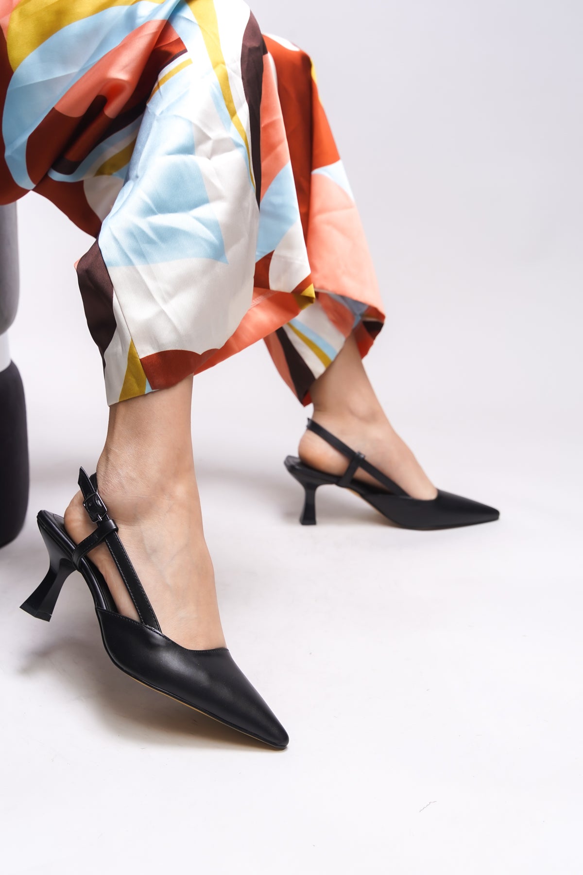 Riccon Evelniel Kadın Arkası Açık Sivri Burun Stiletto 001209