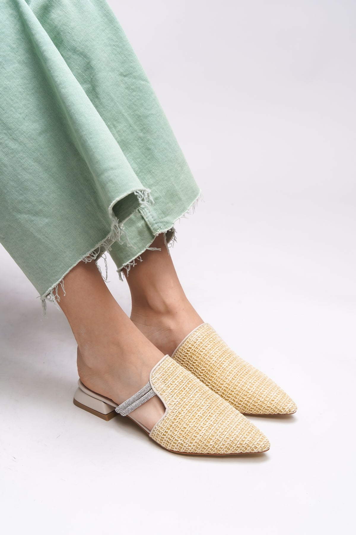 Riccon Elthaela Kadın Sivri Burun Kısa Topuklu Terlik 0012804