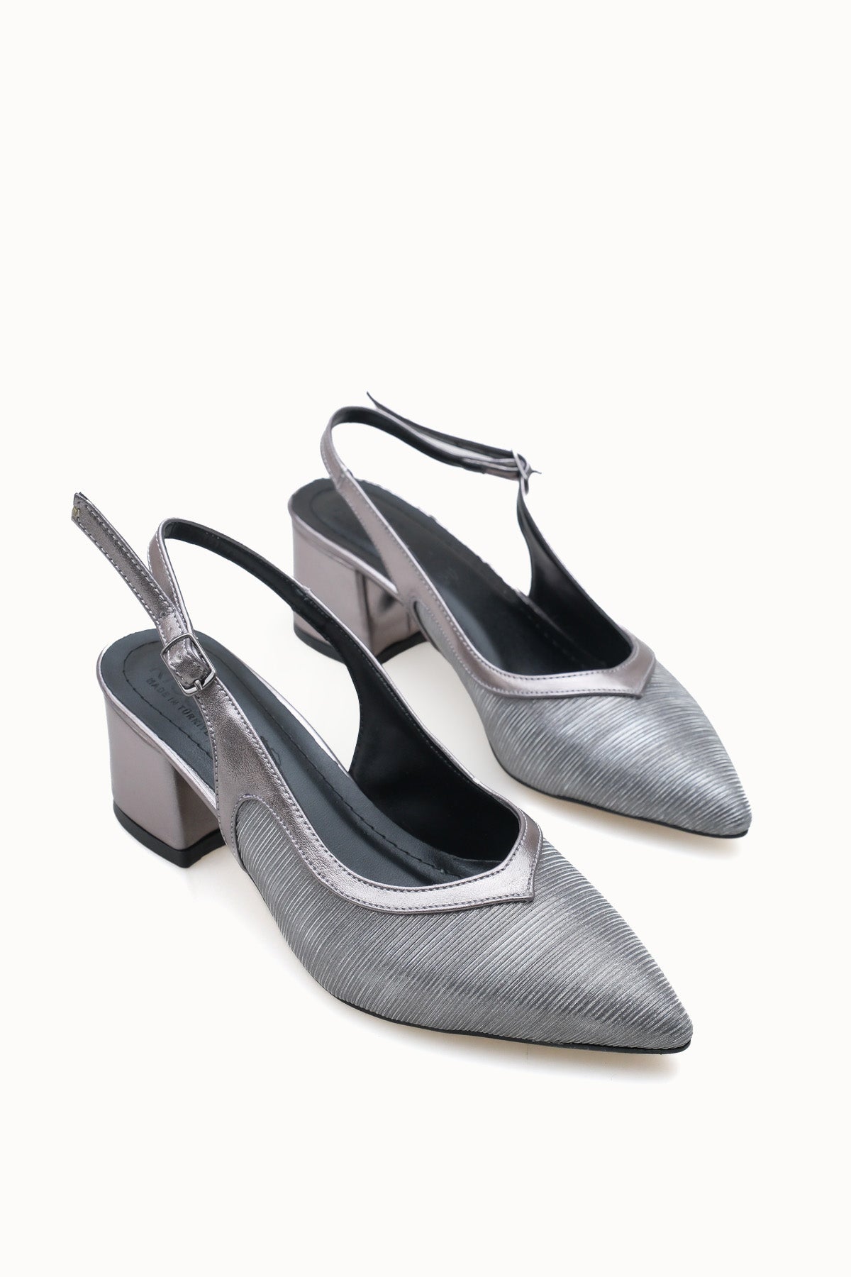 Riccon Kadın Sivri Burunlu Arkası Açık Topuklu Ayakkabı 0012453 Platin Dokulu