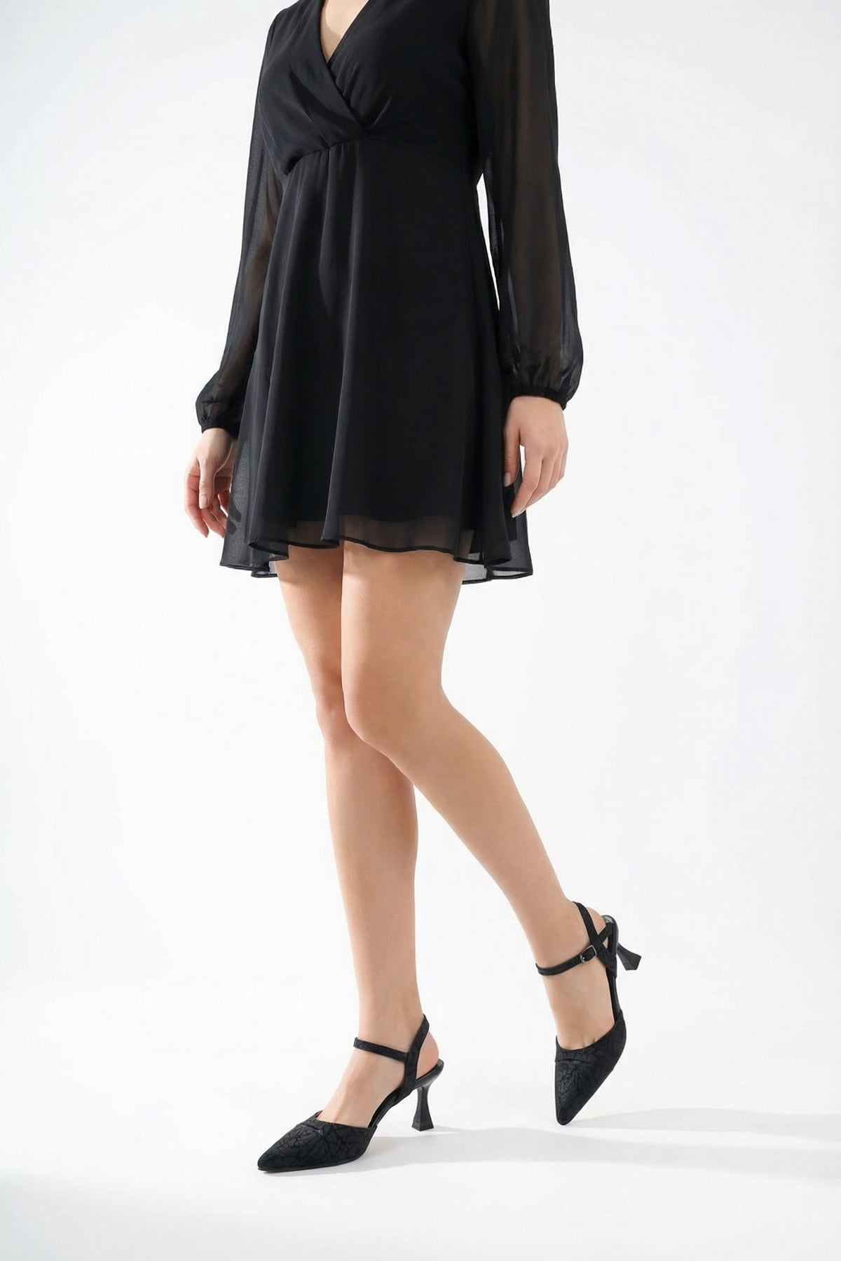 Riccon Kadın Sivri Burunlu Arkası Açık İnce Topuklu Ayakkabı 0012727 Siyah Dokulu