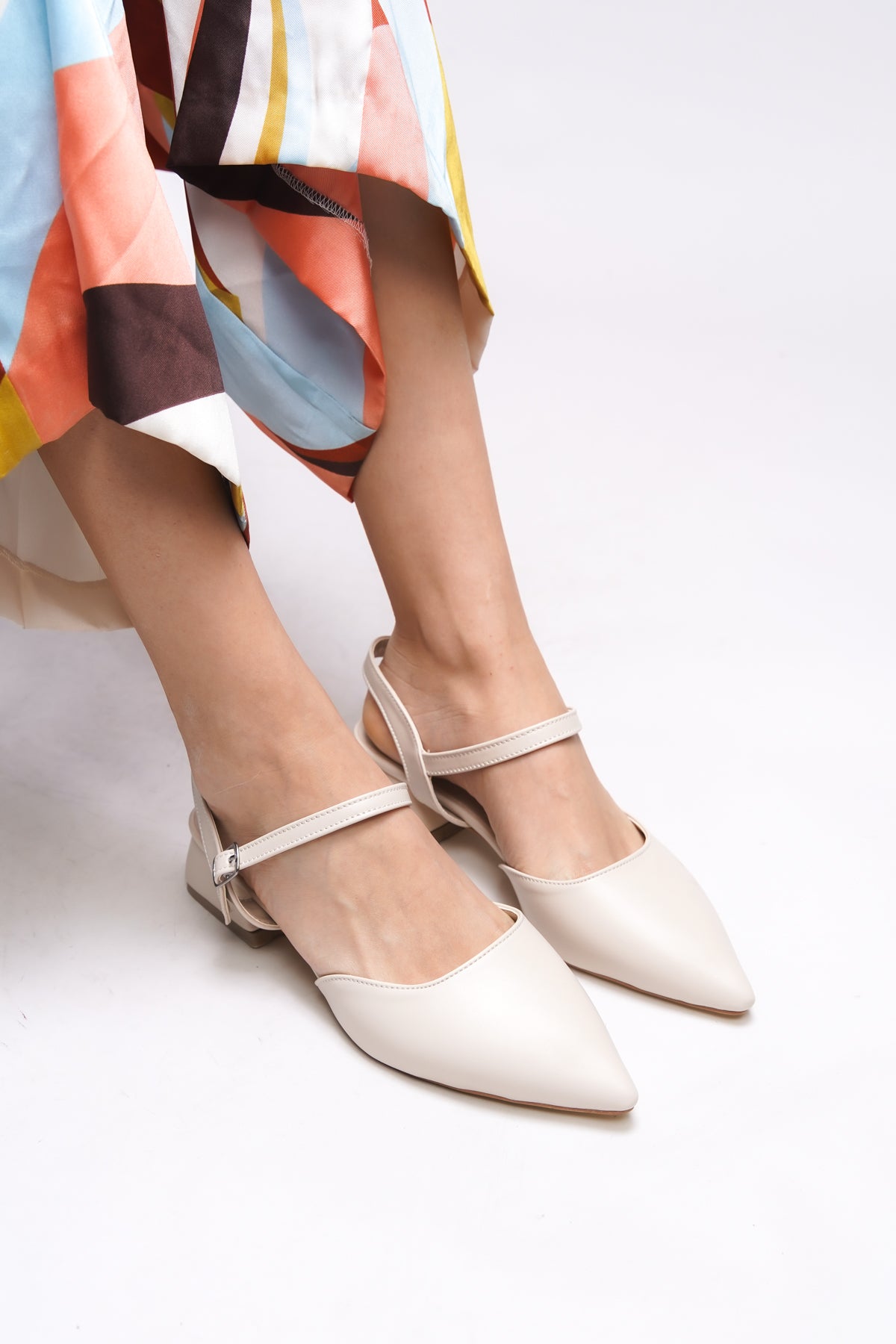 Riccon Heilleia Kadın Arkası Açık Sivri Burun Topuklu Ayakkabı 0012335