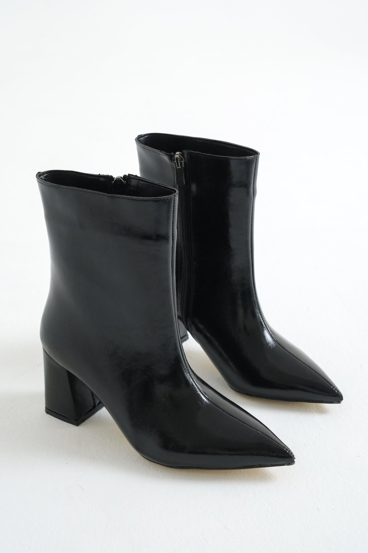 Riccon Takılıp Çıkarılabilen Tozluk Detaylı Sivri Burunlu 2in1 Kadın Çizme Bot