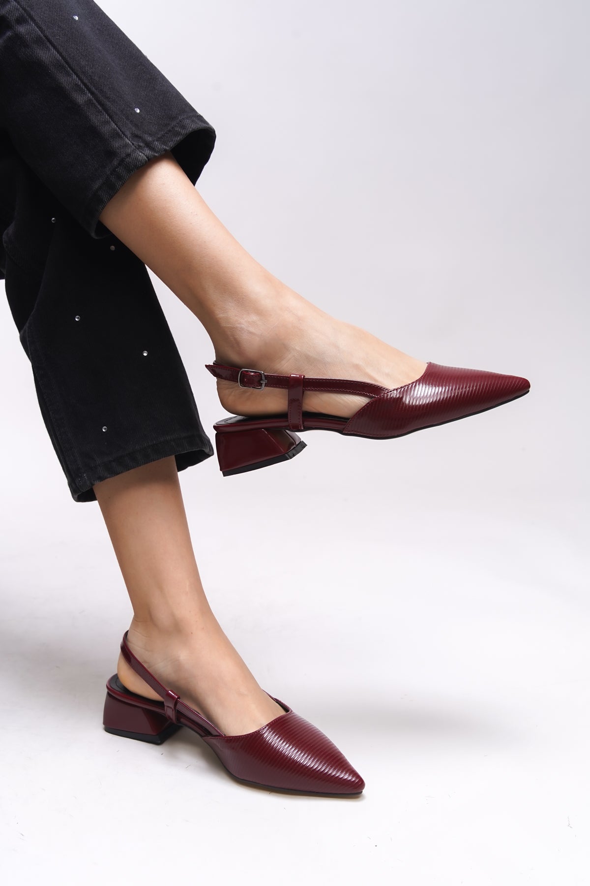 Riccon Zellanys Kadın Arkası Açık Sivri Burun Topuklu Ayakkabı 0012350