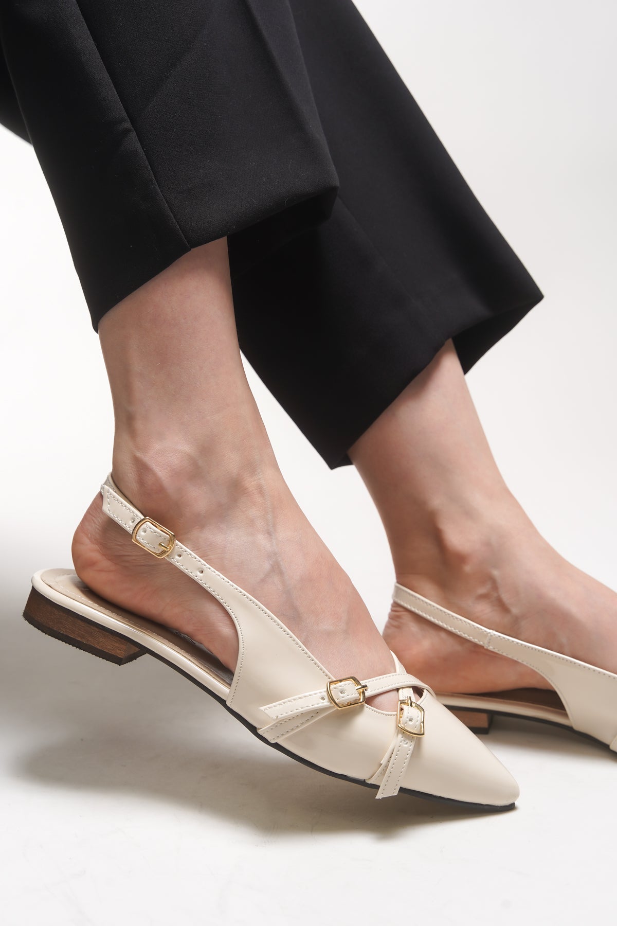 Riccon Elyenlana Kadın Sivri Burunlu Topuklu Ayakkabı 0012110