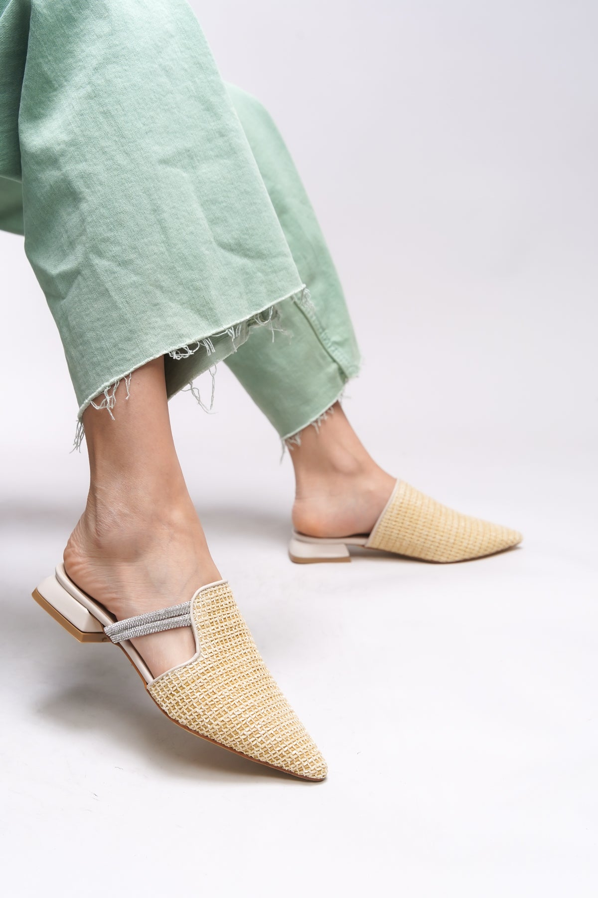 Riccon Elthaela Kadın Sivri Burun Kısa Topuklu Terlik 0012804