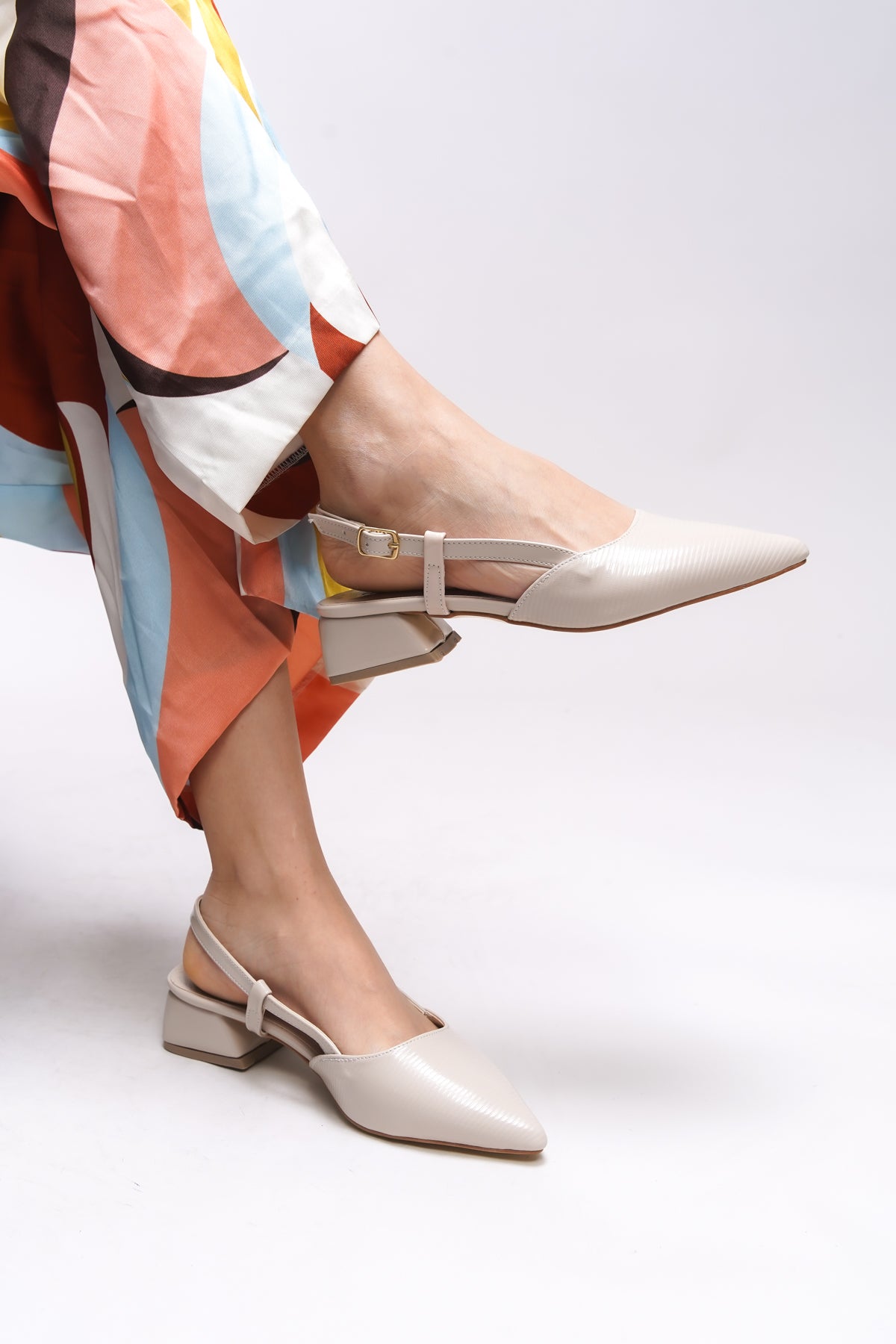 Riccon Zellanys Kadın Arkası Açık Sivri Burun Topuklu Ayakkabı 0012350