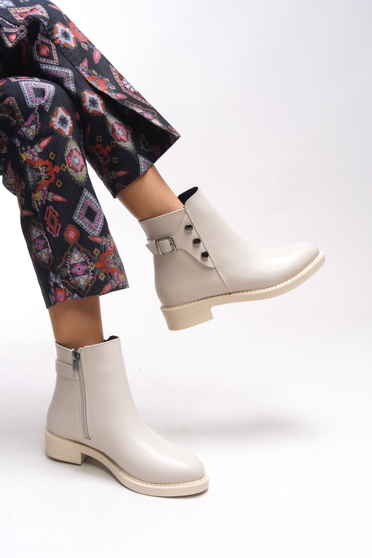 Riccon Heshrari Kadın Bot 0012072