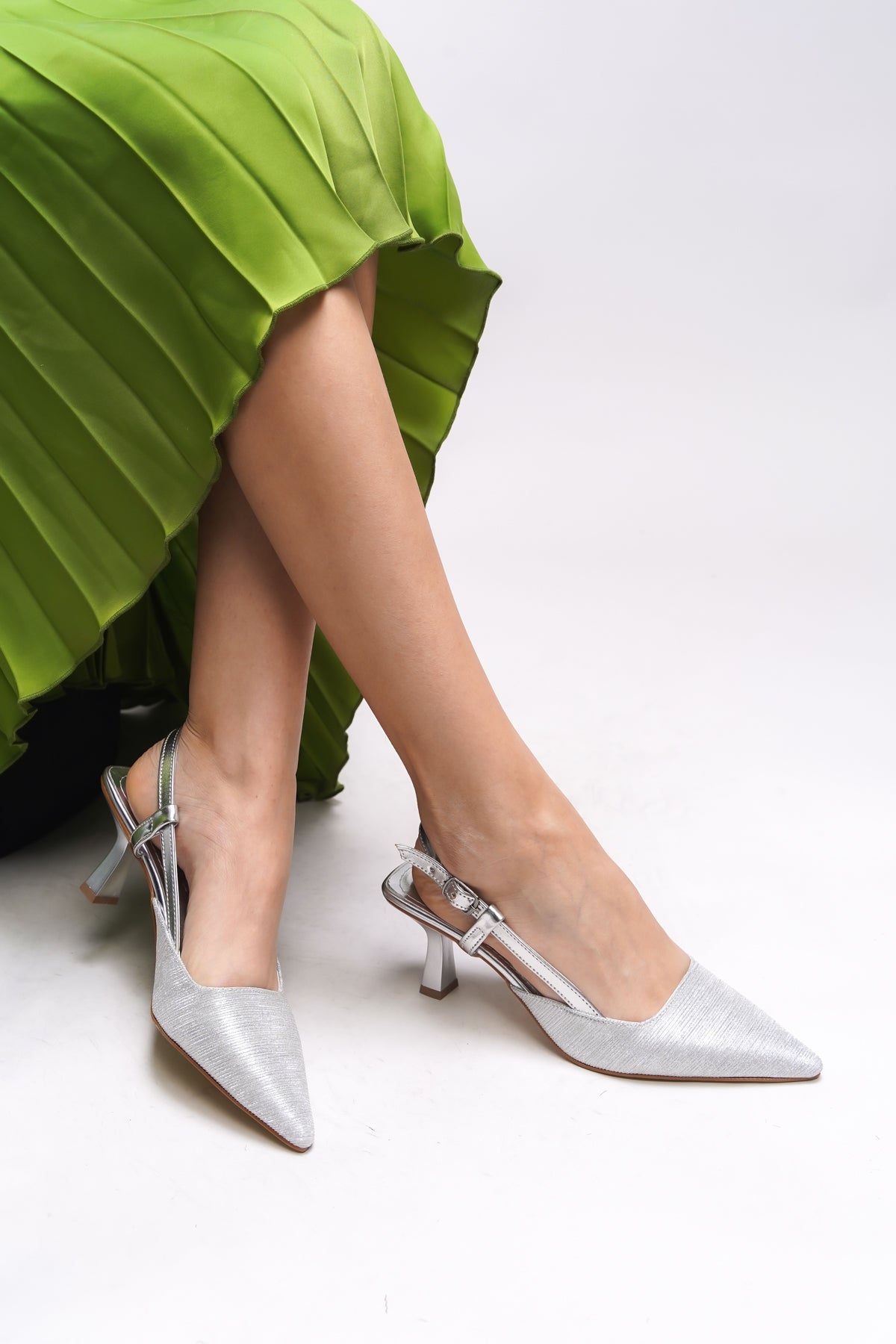 Riccon Evelniel Kadın Arkası Açık Sivri Burun Stiletto 001209