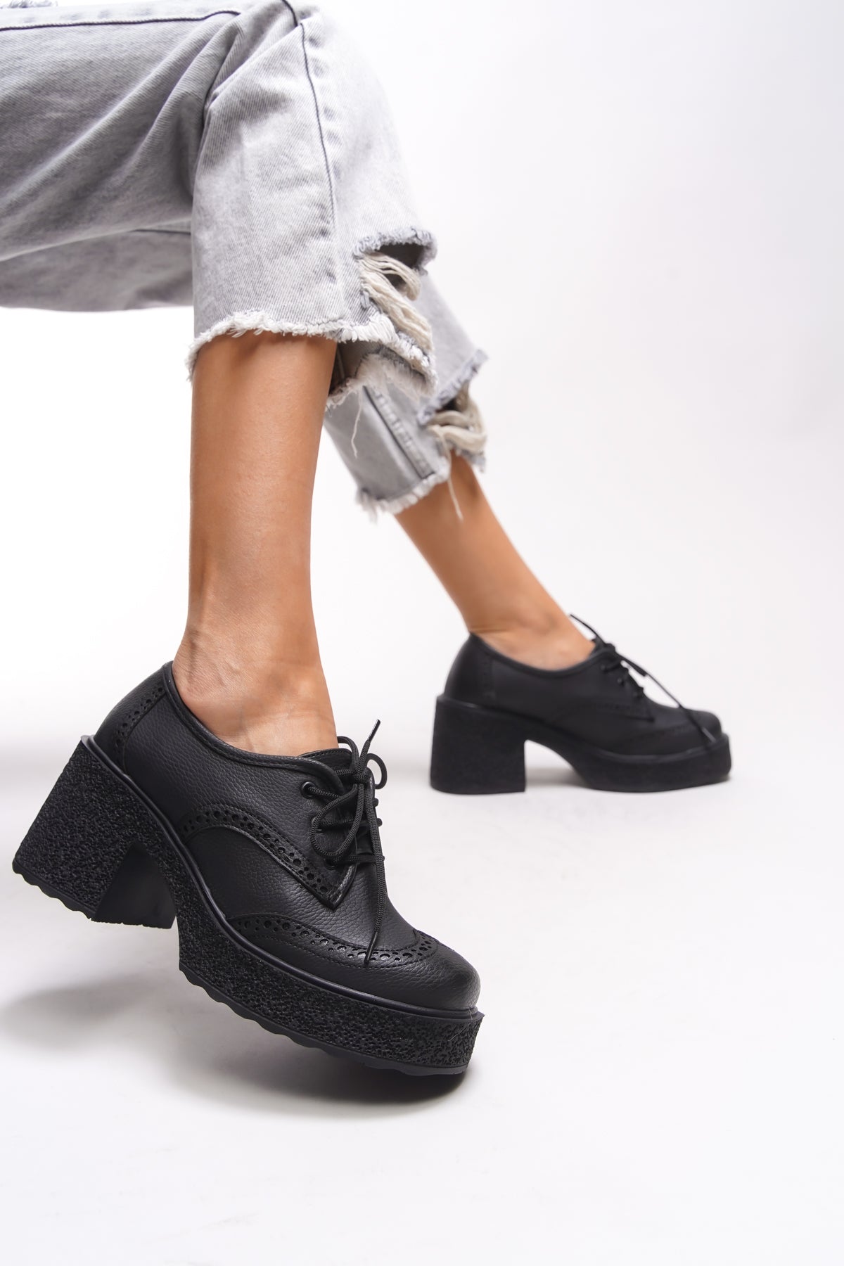 Riccon Ghinziss Kadın Topuklu Bağcıklı Loafer 00121570 Dokulu Siyah Cilt