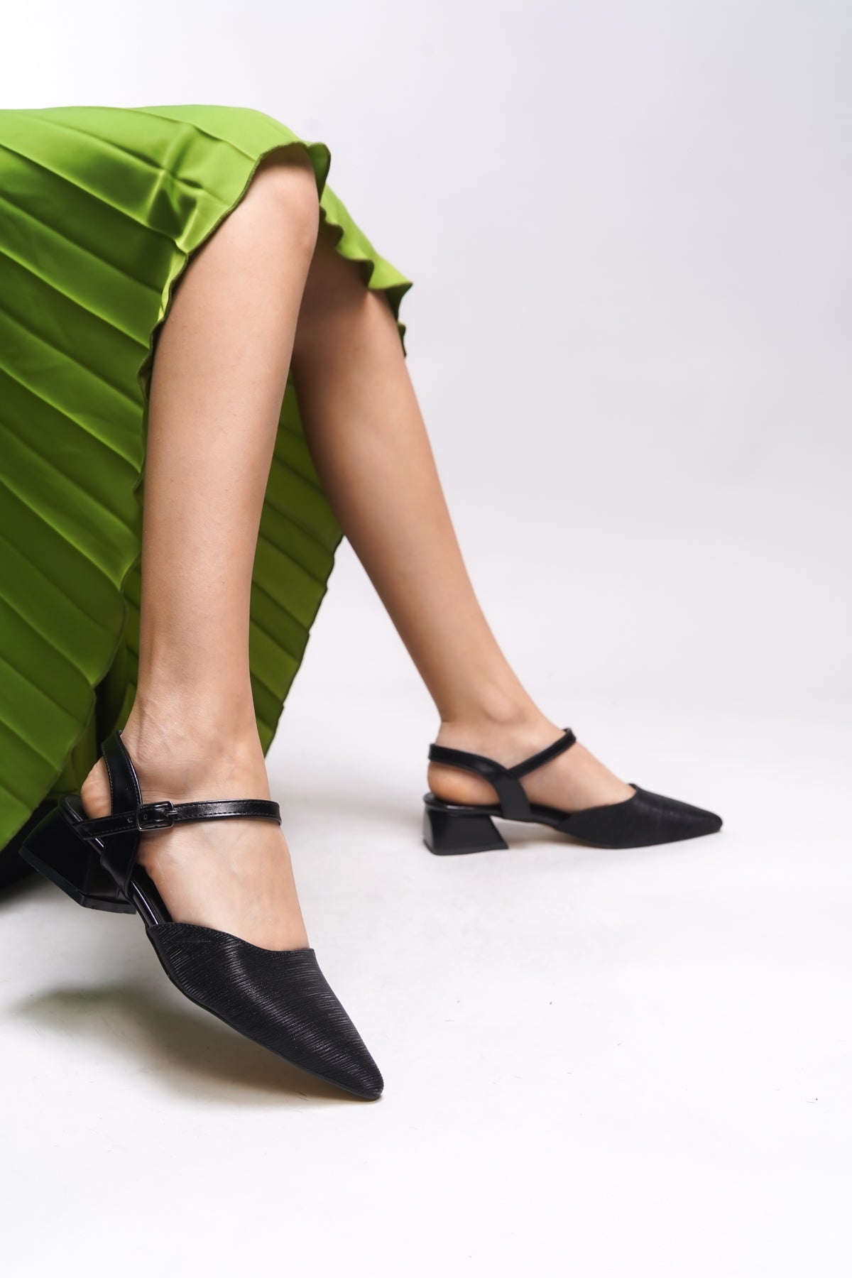 Riccon Heilleia Kadın Arkası Açık Sivri Burun Topuklu Ayakkabı 0012335