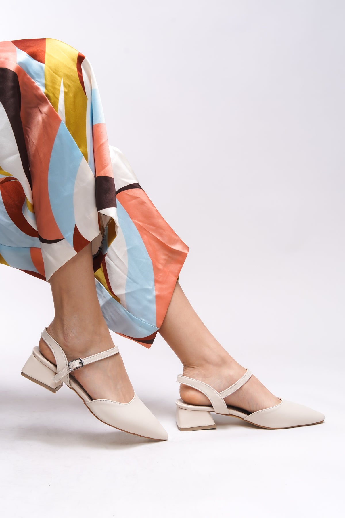 Riccon Heilleia Kadın Arkası Açık Sivri Burun Topuklu Ayakkabı 0012335