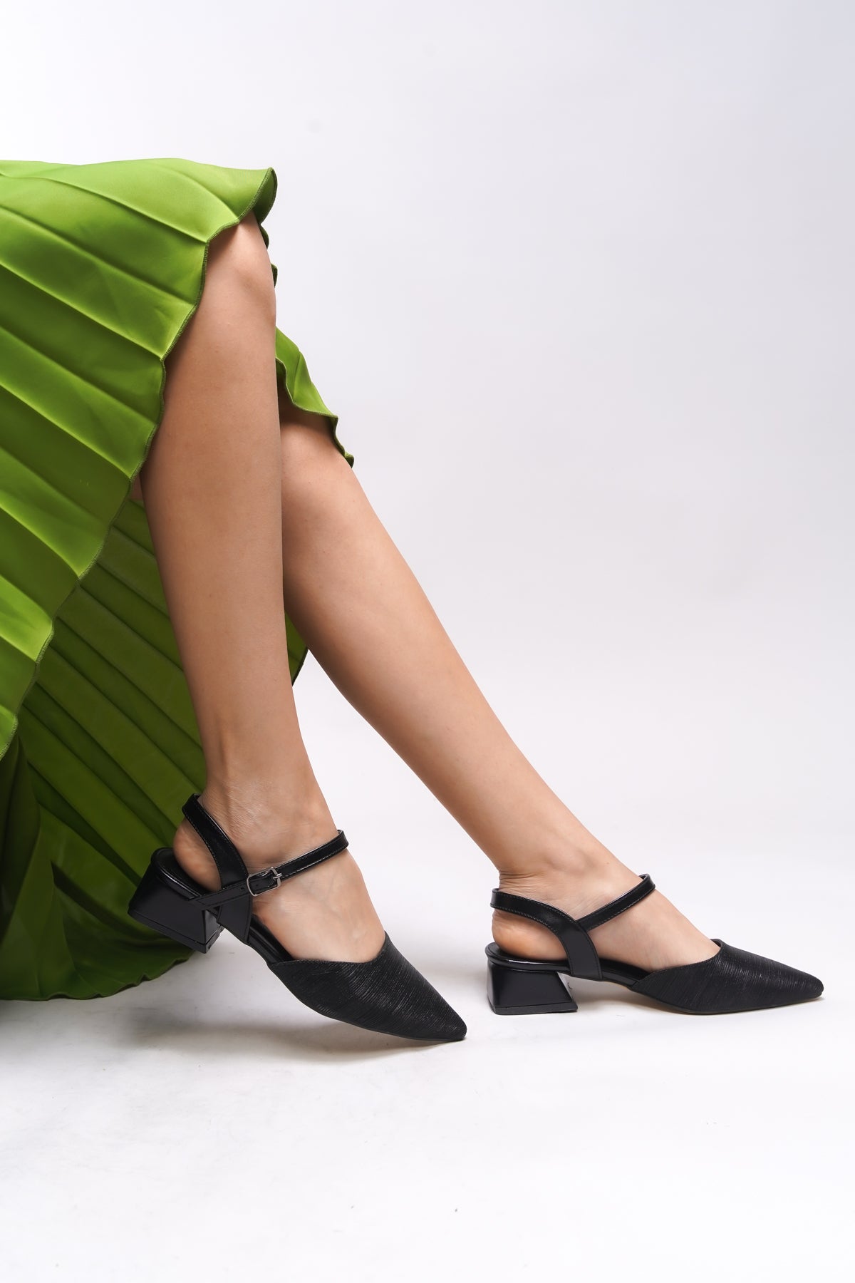 Riccon Heilleia Kadın Arkası Açık Sivri Burun Topuklu Ayakkabı 0012335