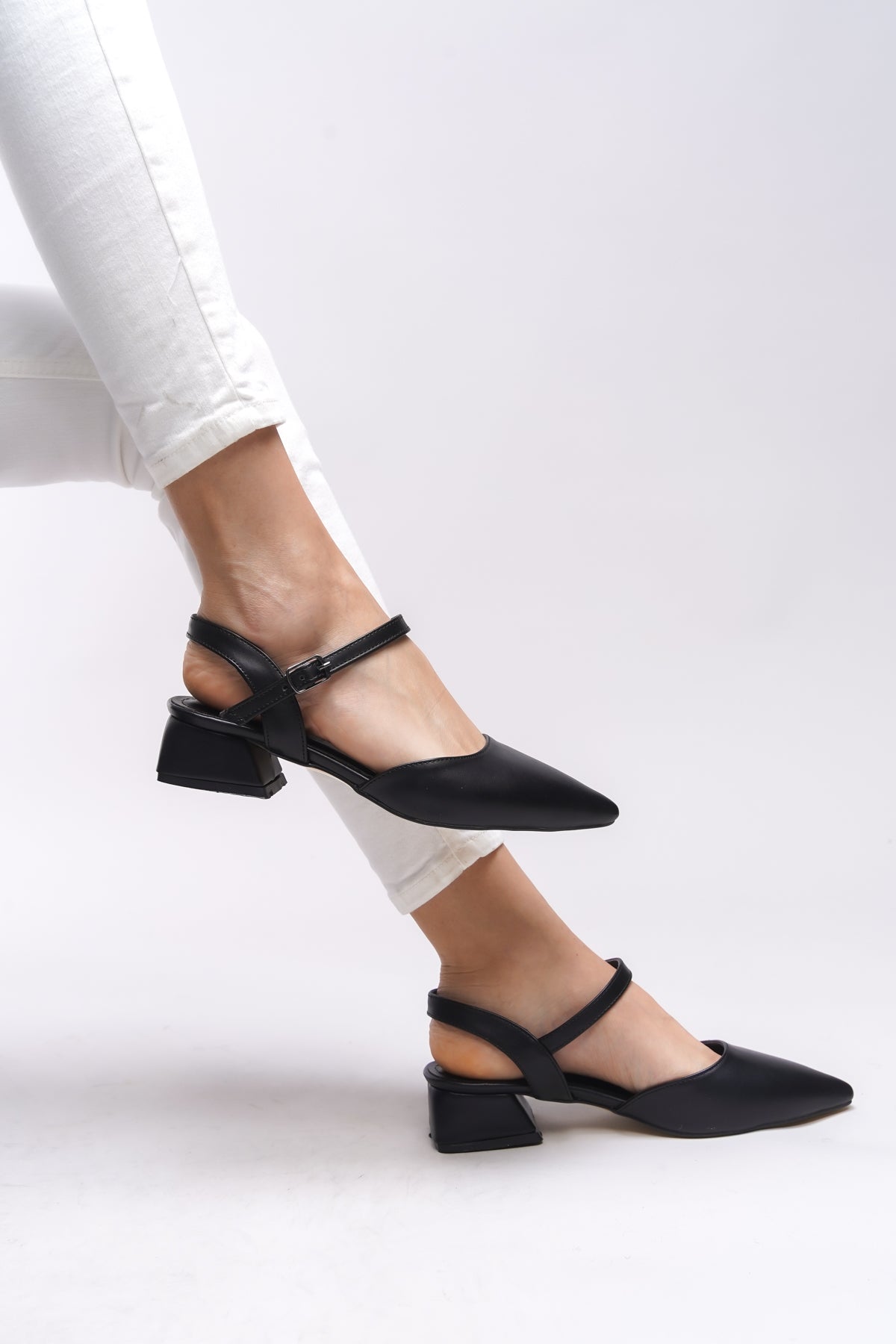 Riccon Heilleia Kadın Arkası Açık Sivri Burun Topuklu Ayakkabı 0012335