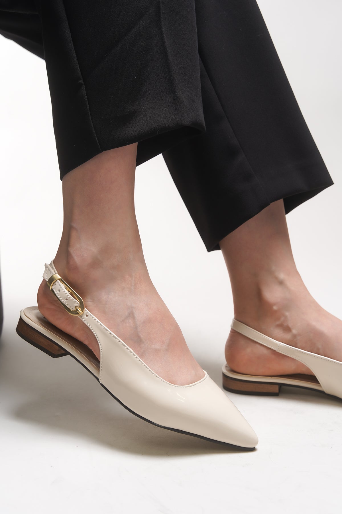 Riccon Issagalyn Kadın Sivri Burunlu Topuklu Ayakkabı 0012111