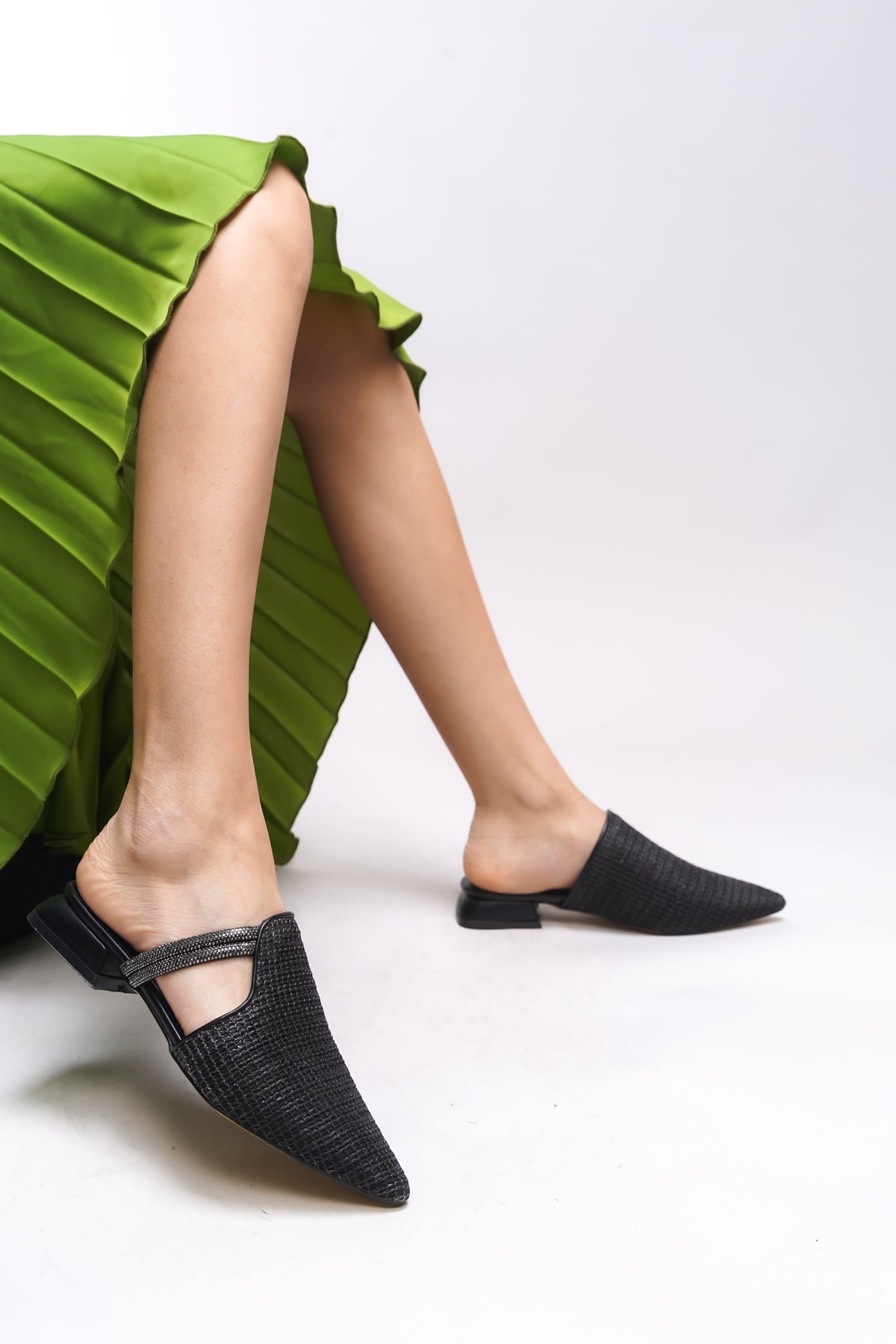 Riccon Elthaela Kadın Sivri Burun Kısa Topuklu Terlik 0012804