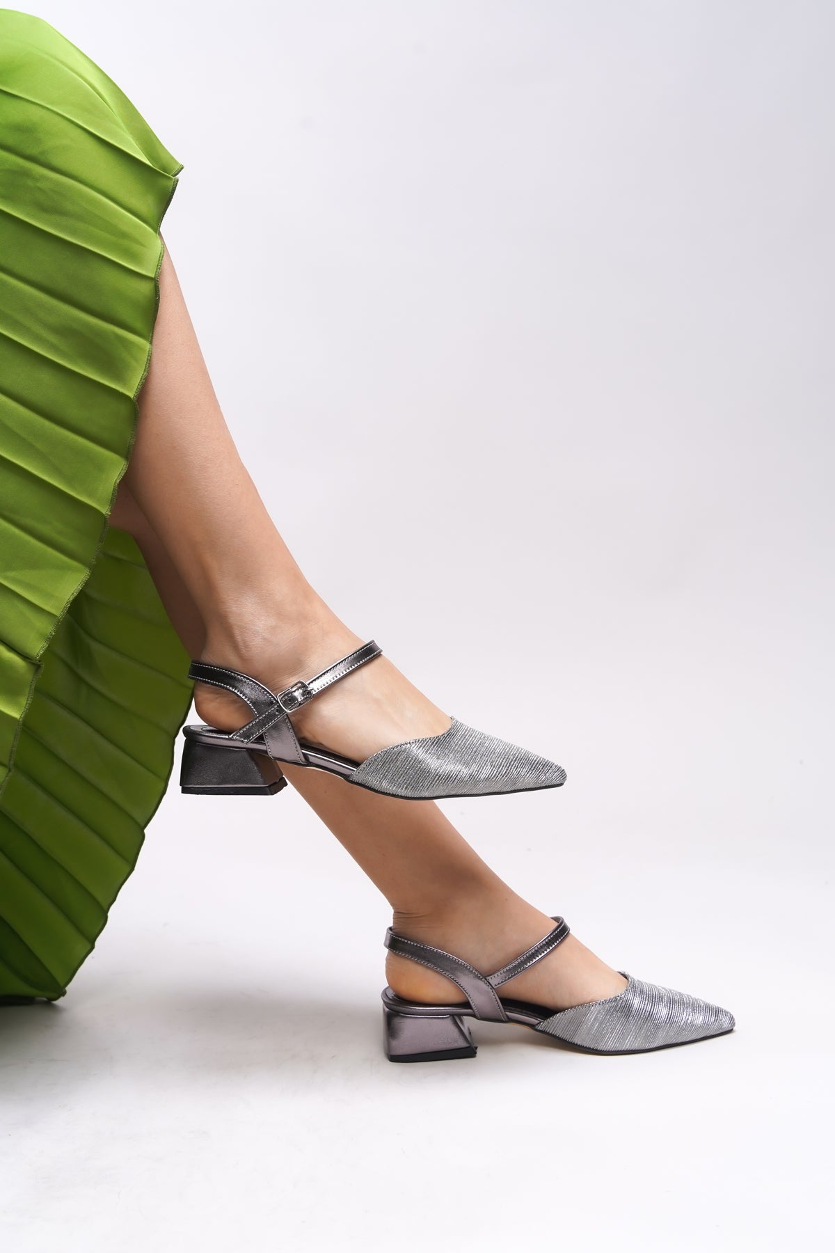 Riccon Heilleia Kadın Arkası Açık Sivri Burun Topuklu Ayakkabı 0012335