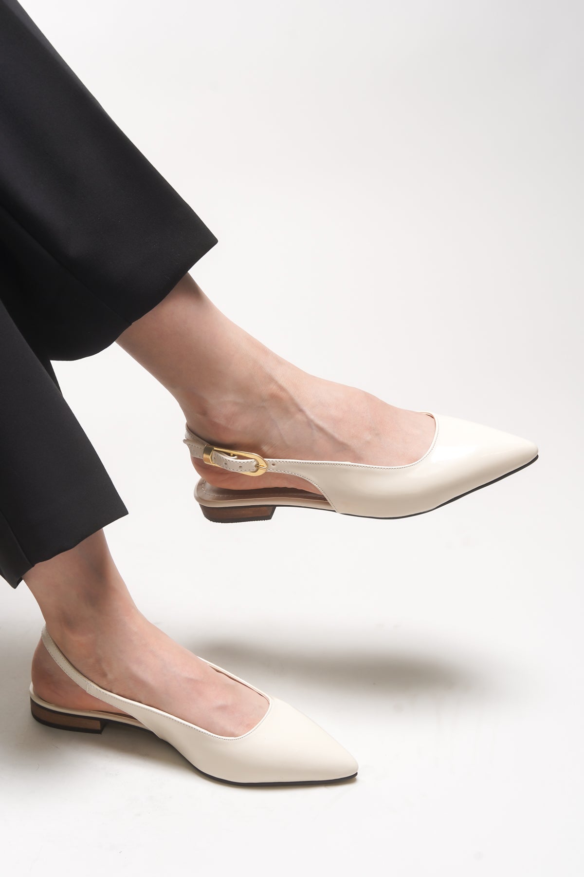 Riccon Issagalyn Kadın Sivri Burunlu Topuklu Ayakkabı 0012111