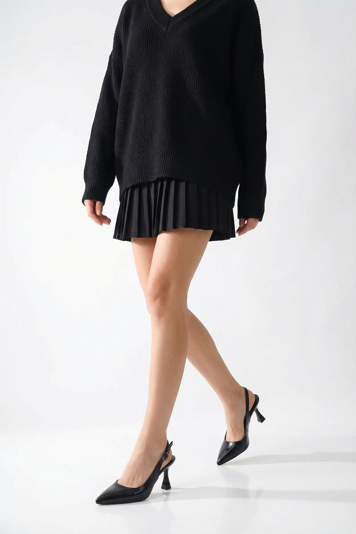 Riccon Kadın Sivri Burunlu Arkası Açık İnce Topuklu Ayakkabı 0012720 Siyah Rugan