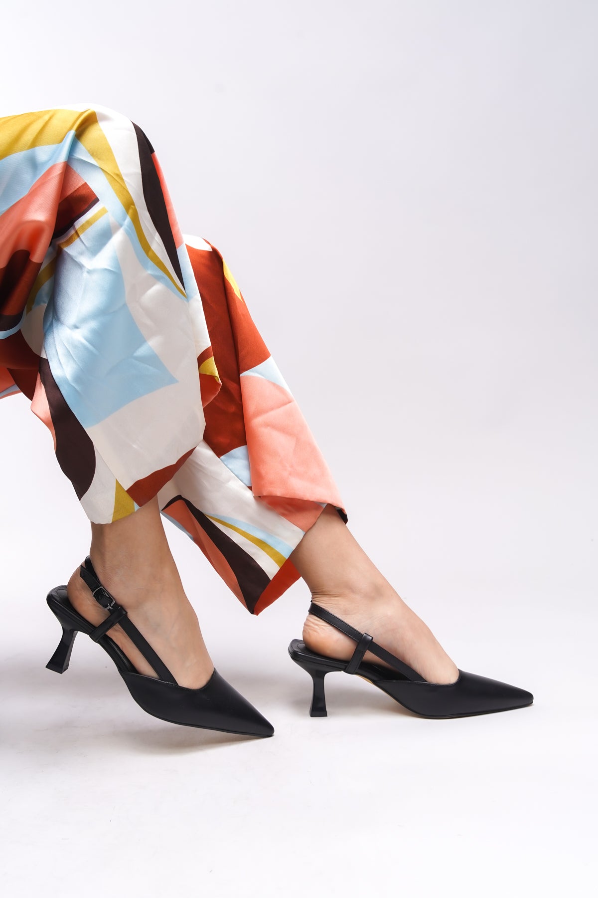 Riccon Evelniel Kadın Arkası Açık Sivri Burun Stiletto 001209