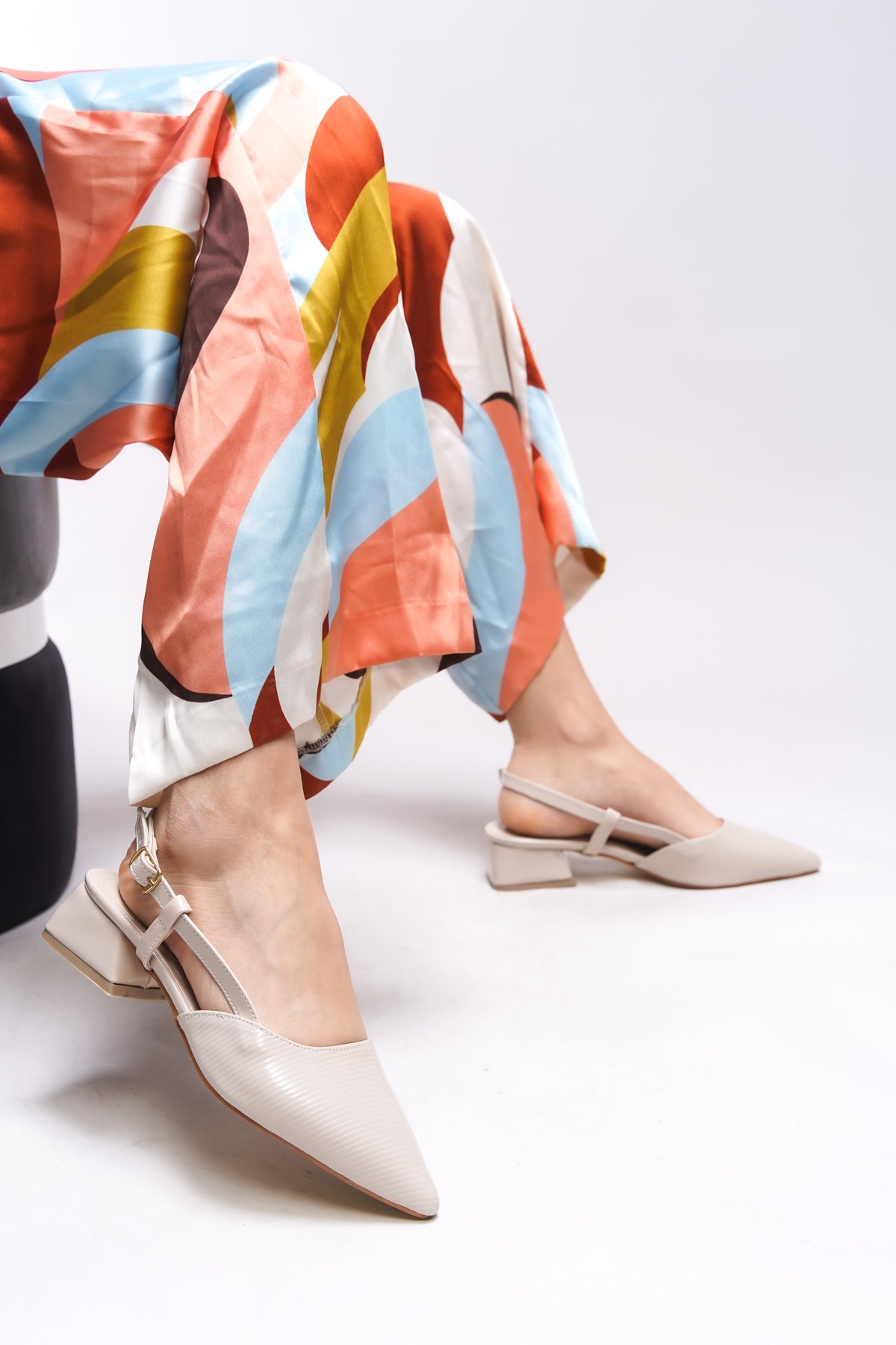 Riccon Zellanys Kadın Arkası Açık Sivri Burun Topuklu Ayakkabı 0012350