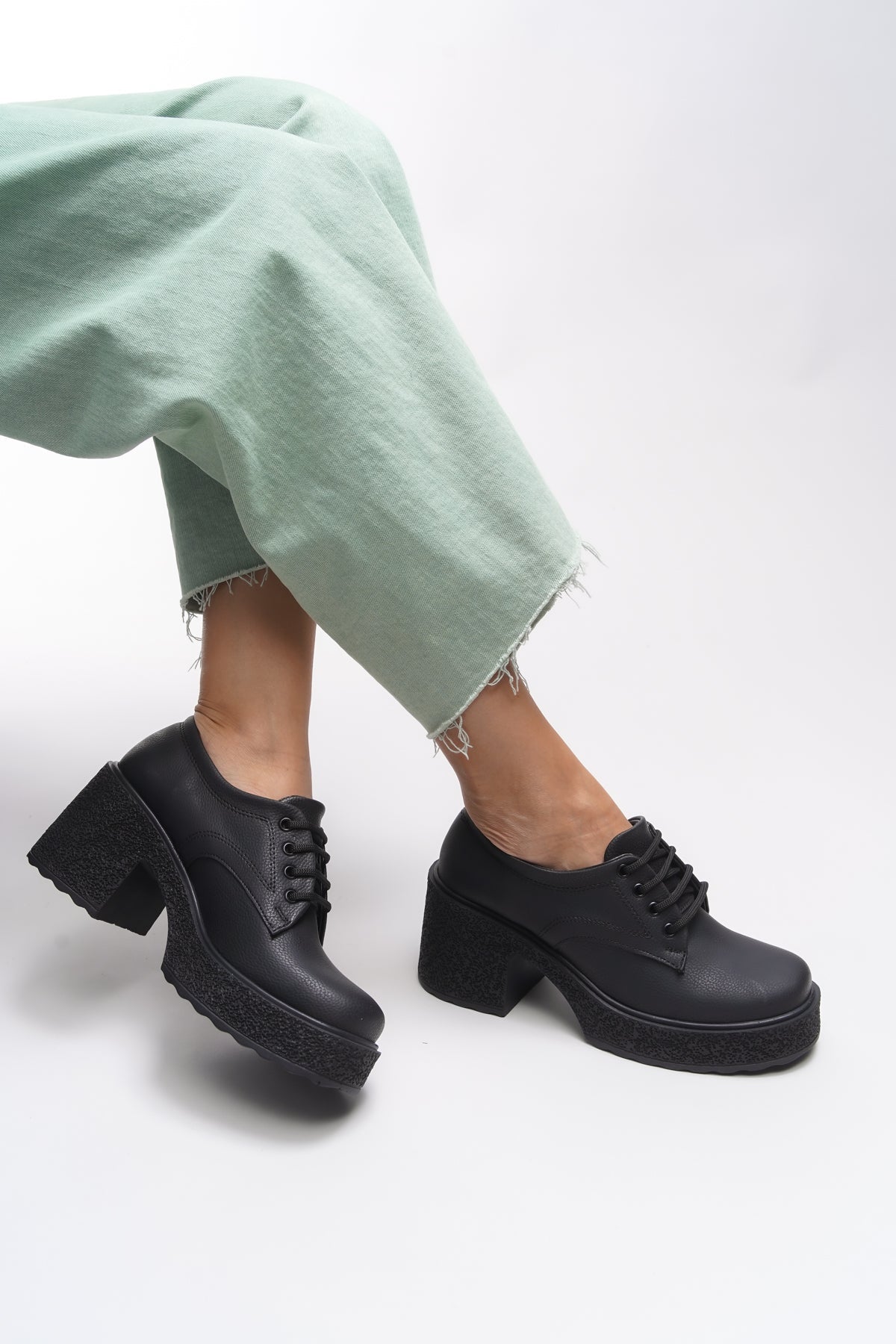 Riccon Thimdrarn Kadın Topuklu Bağcıklı Loafer 00121540 Dokulu Siyah Cilt - Riccon